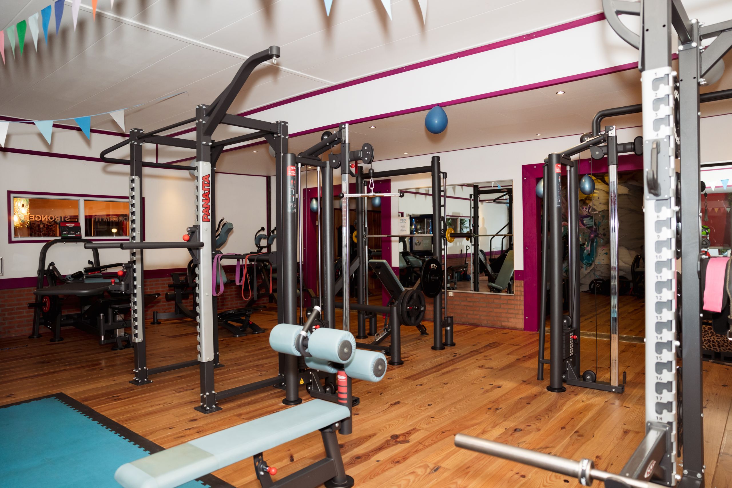 Strongforlife sportschool lutten fitness